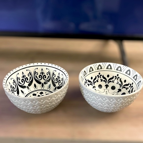 NWOT Set of  Expressions Signature Stoneware Small Embossed Gray & Black Bowls - Picture 1 of 6